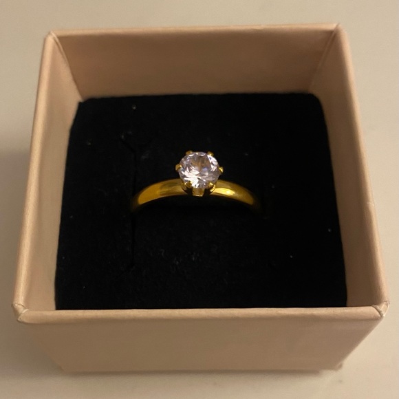 18k Gold Plated Simple Zirconia Ring - Picture 3 of 3